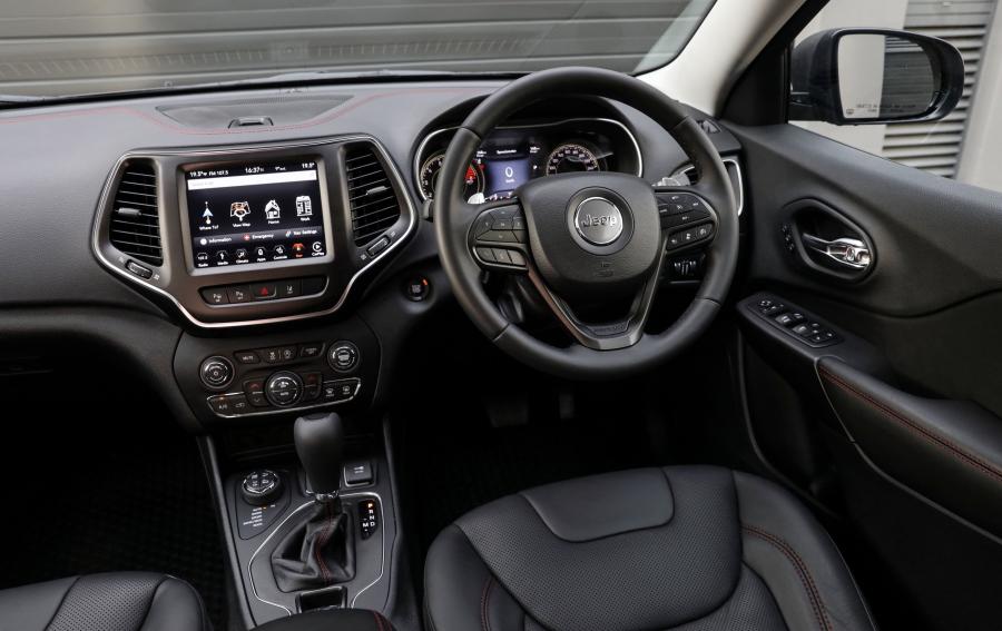 Торпедо Jeep Cherokee Trailhawk (KL) 2018 года  (AU) (фото 38 из 42)